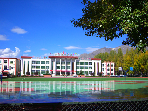 西藏军区拉萨八一学校